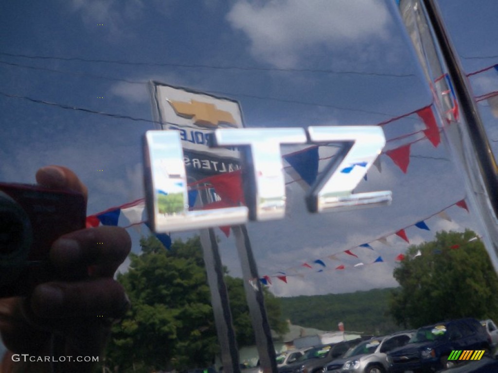 2011 Avalanche LTZ 4x4 - Black / Ebony photo #11