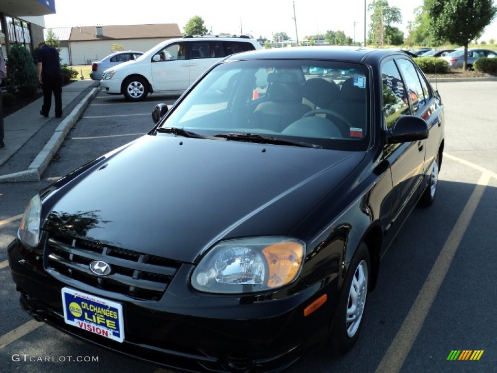 2005 Accent GLS Sedan - Ebony Black / Gray photo #1