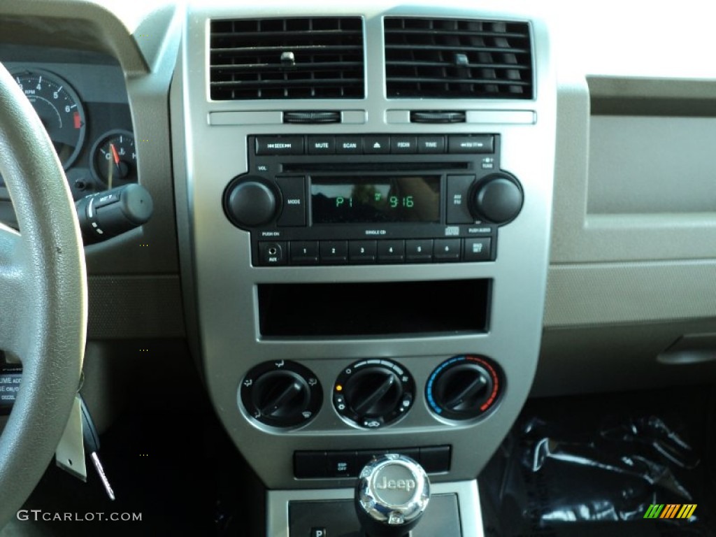 2007 Compass Sport 4x4 - Light Khaki Metallic / Pastel Pebble Beige photo #37