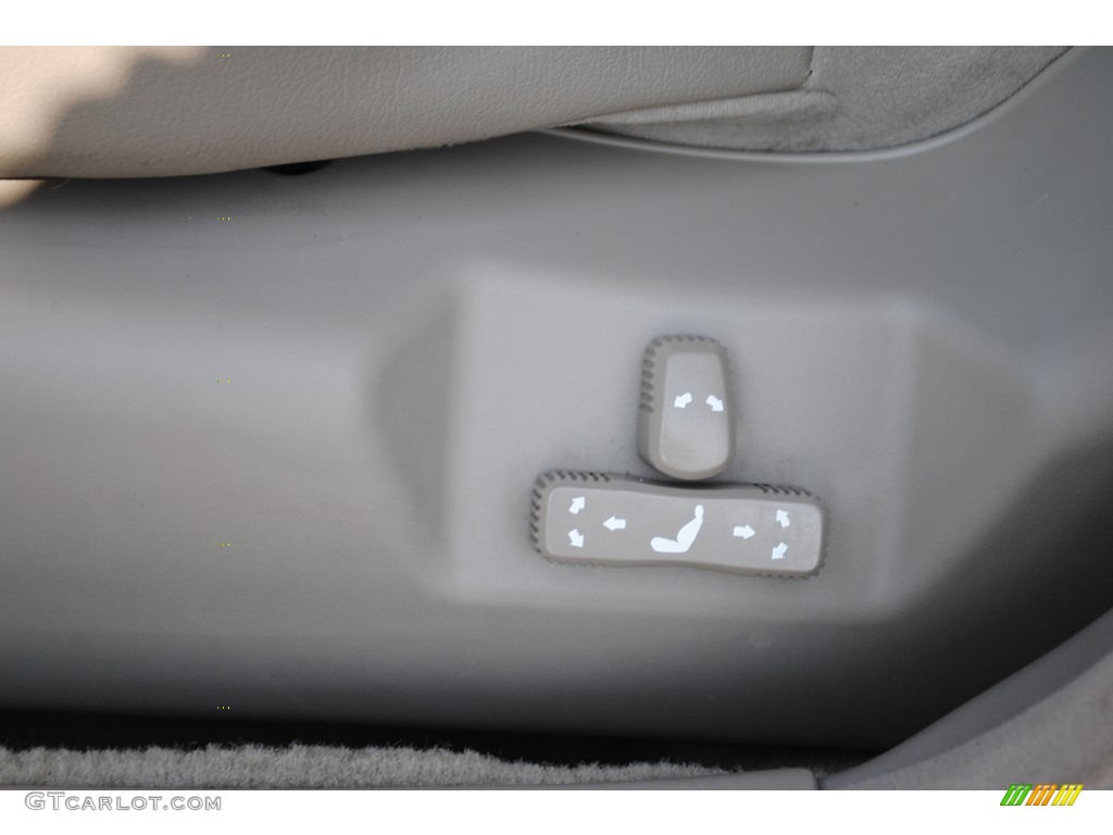 2004 XG350 L Sedan - Ivory Pearl / Beige photo #24