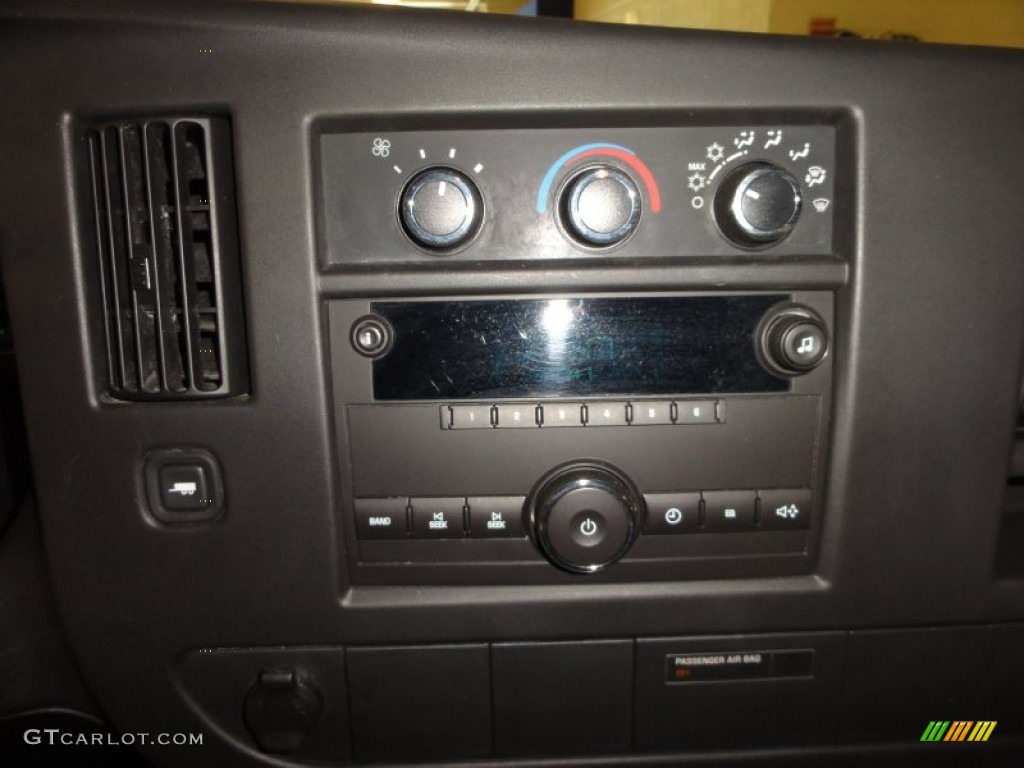 2008 Chevrolet Express 1500 Cargo Van Controls Photo #52663129