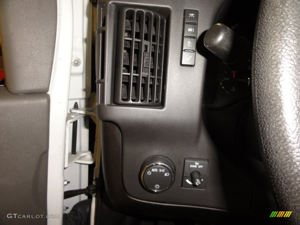 2008 Chevrolet Express 1500 Cargo Van Controls Photo #52663177
