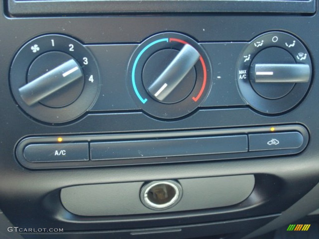 2005 F150 XL SuperCab - Silver Metallic / Medium Flint Grey photo #16