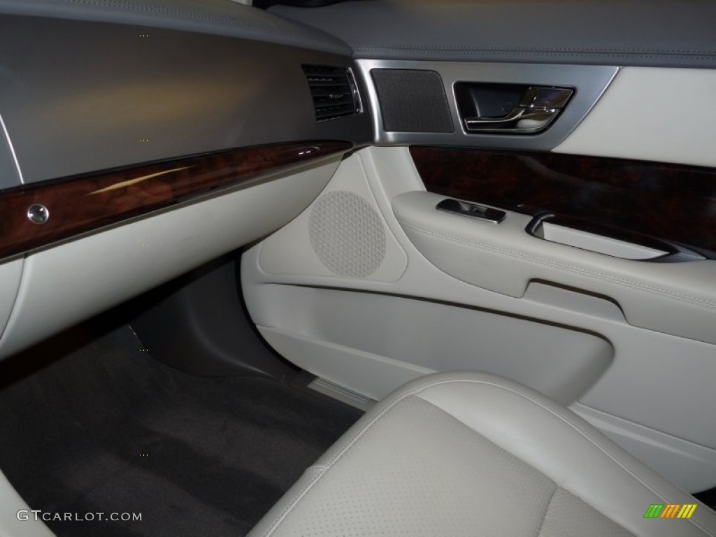 2011 XF Premium Sport Sedan - Vapour Grey Metallic / Ivory White/Oyster Grey photo #25