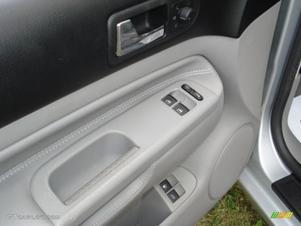 2004 Volkswagen GTI 1.8T Controls Photo #52669081