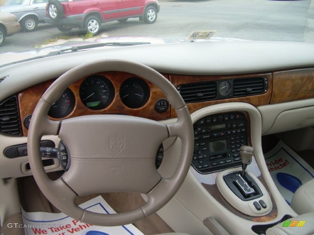 2001 Jaguar XJ XJ8 Oatmeal Dashboard Photo #52670287