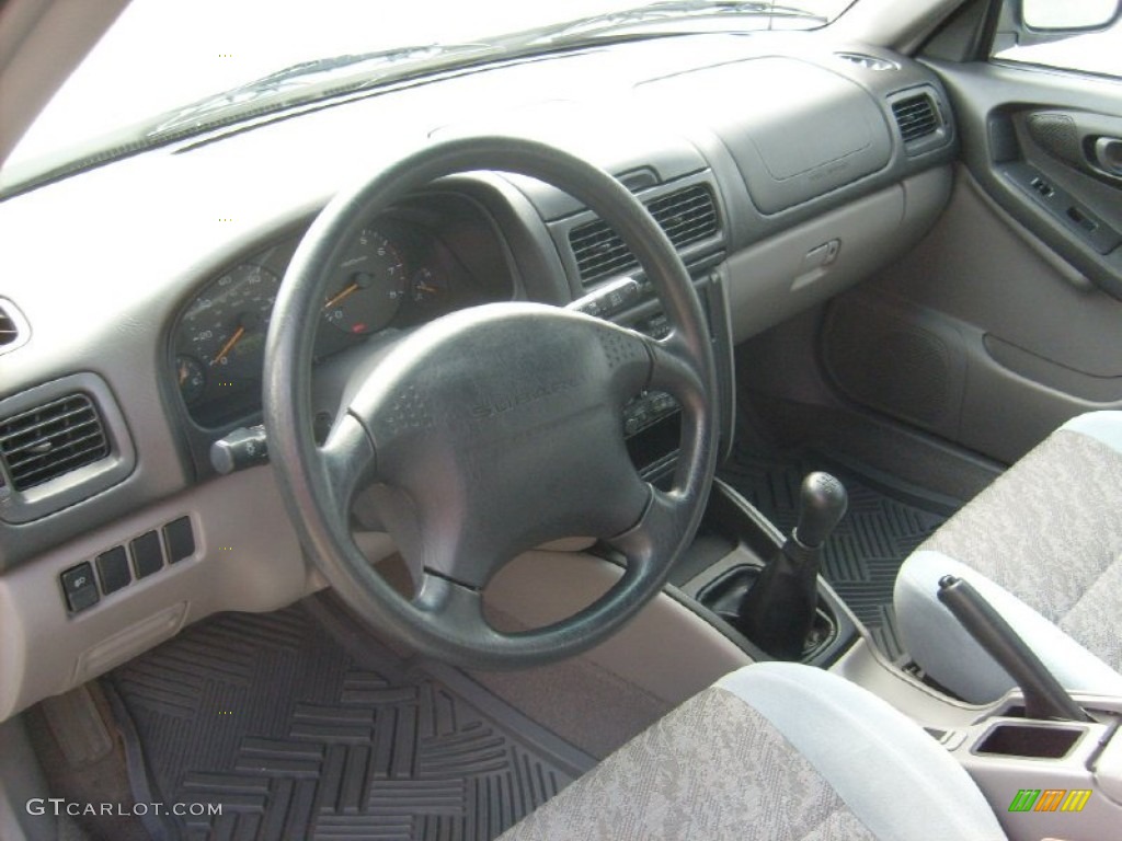 Gray Interior 1999 Subaru Forester L Photo #52671958