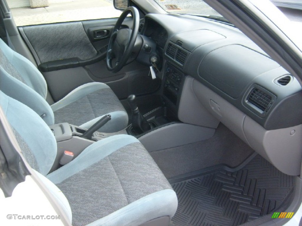 Gray Interior 1999 Subaru Forester L Photo #52672024