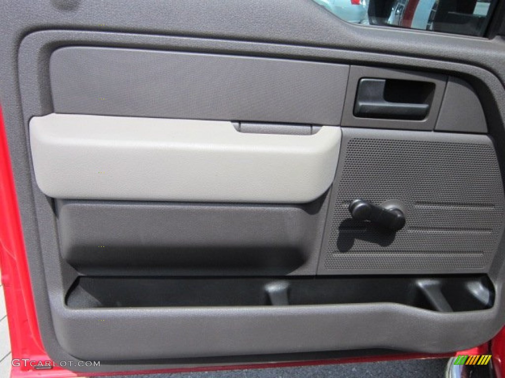 2009 Ford F150 XL SuperCab 4x4 Stone/Medium Stone Door Panel Photo #52672240