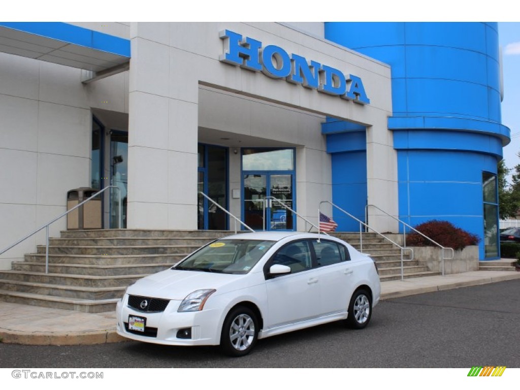 2011 Sentra 2.0 SR - Aspen White / Charcoal photo #1