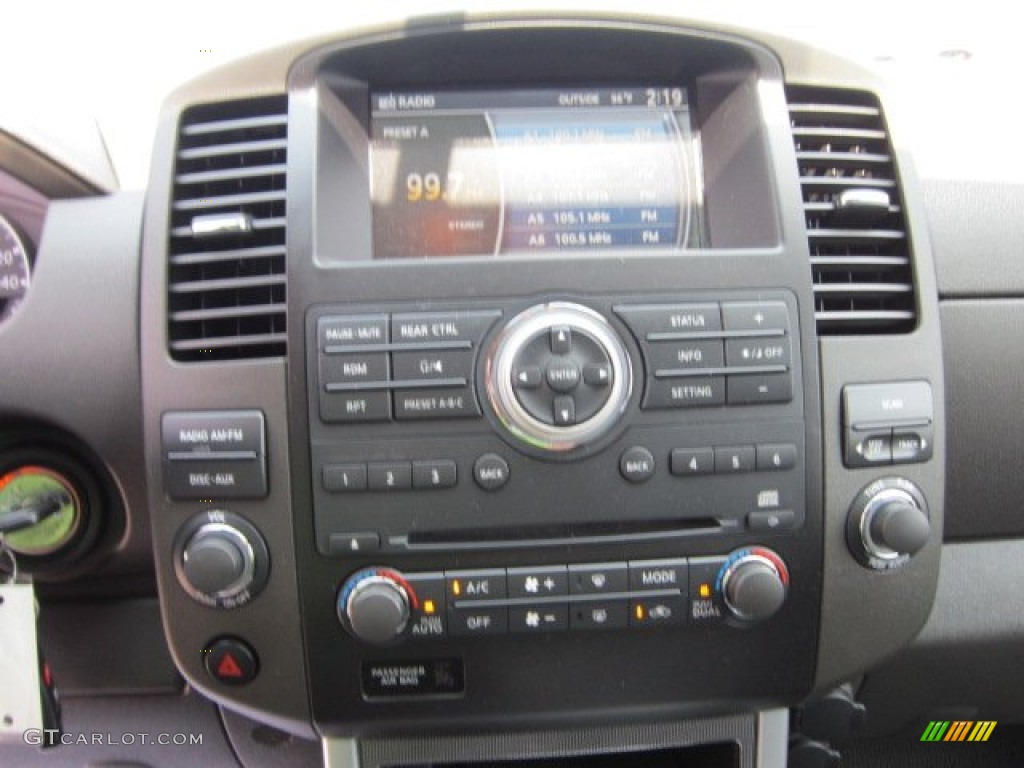 2010 Nissan Pathfinder SE 4x4 Controls Photo #52672729