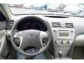 Super White - Camry LE Photo No. 28