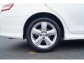 Super White - Camry SE Photo No. 18