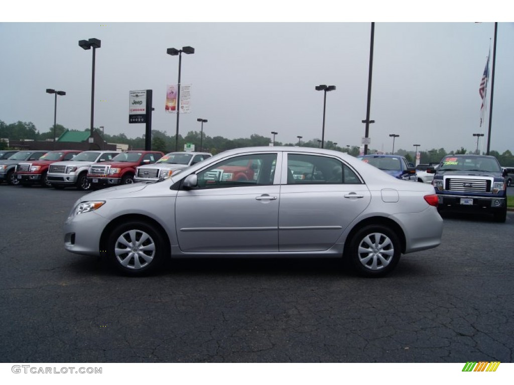 2010 Corolla LE - Classic Silver Metallic / Ash photo #5
