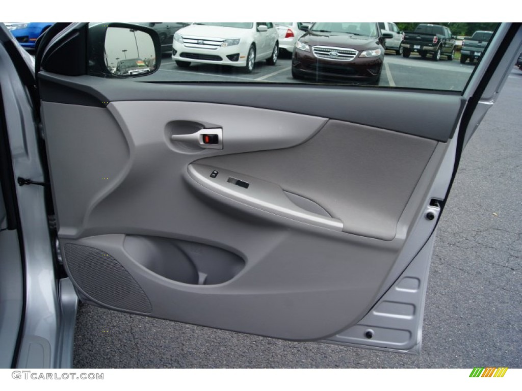 2010 Corolla LE - Classic Silver Metallic / Ash photo #16