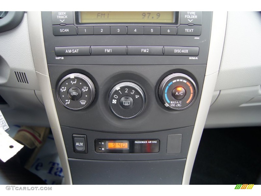 2010 Corolla LE - Classic Silver Metallic / Ash photo #28