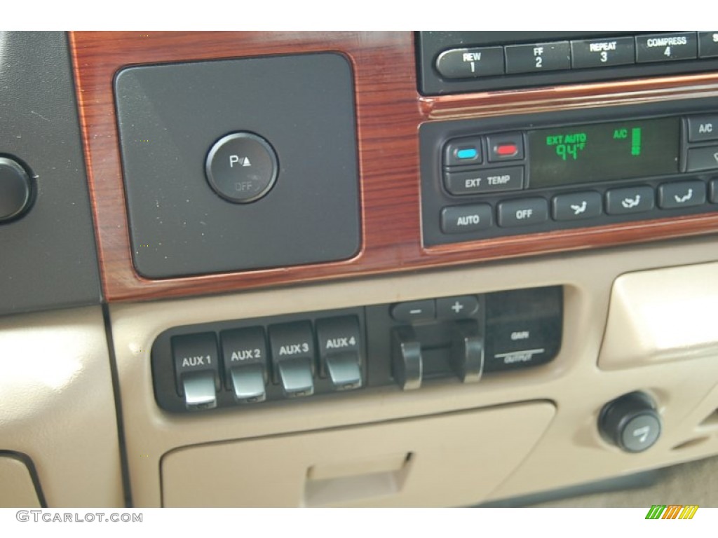 2006 Ford F350 Super Duty Lariat Crew Cab Dually Controls Photo #52674397
