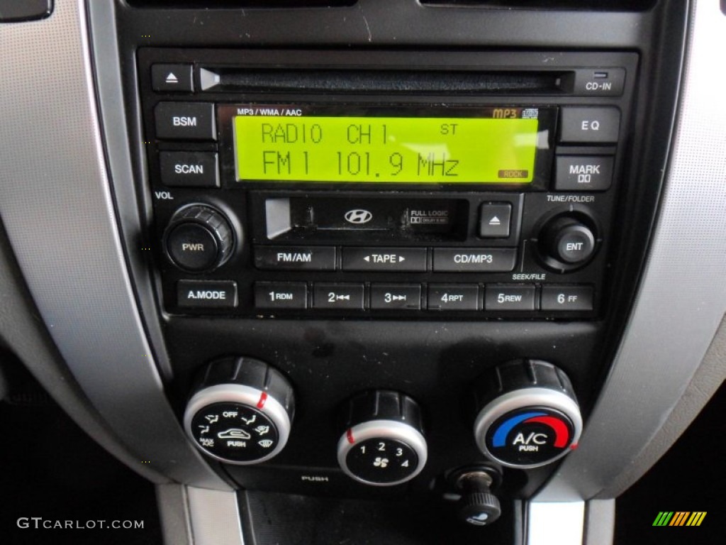 2006 Hyundai Tucson GLS V6 4x4 Controls Photo #52680303