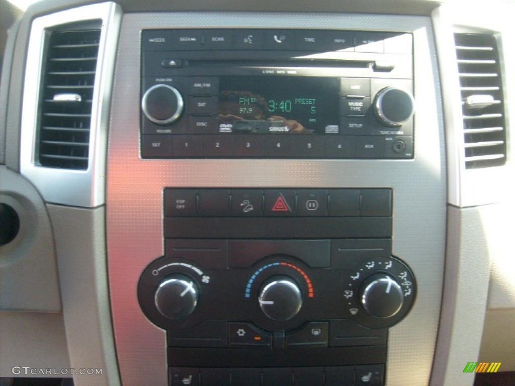 2008 Jeep Grand Cherokee Laredo 4x4 Controls Photo #52680906