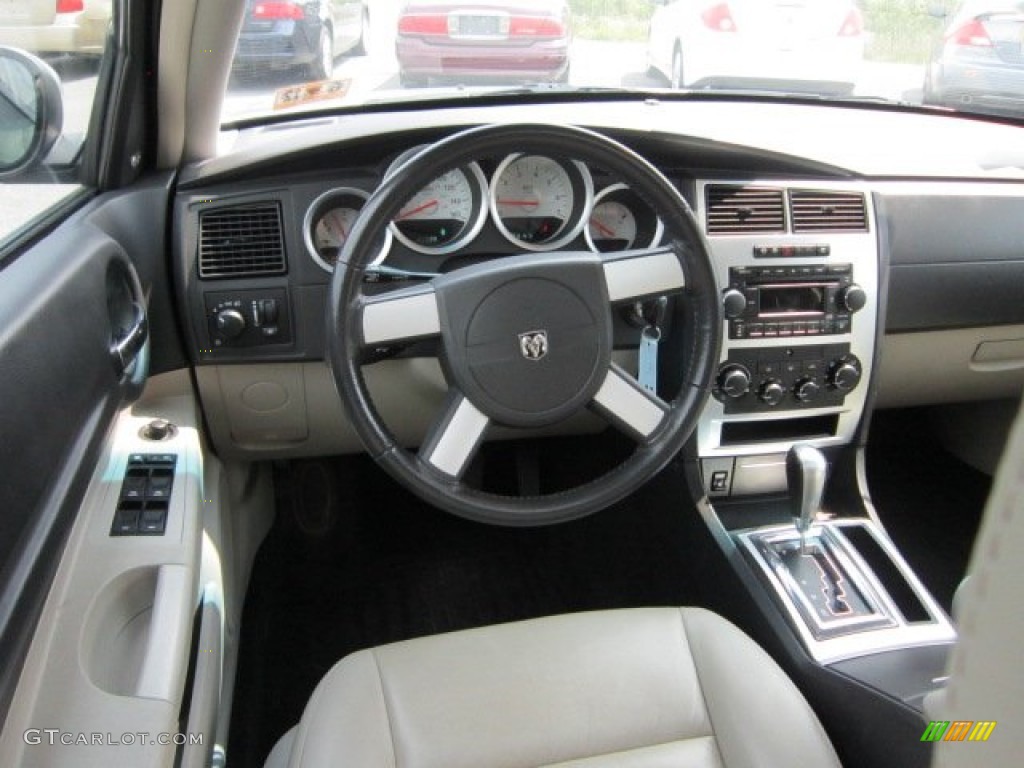 2006 Dodge Magnum R/T AWD Dark Slate Gray/Light Graystone Dashboard Photo #52685923