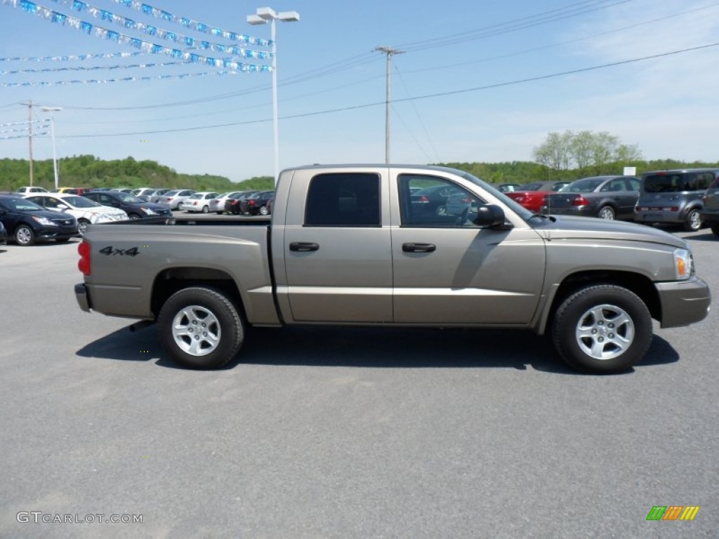 Light Khaki Metallic 2007 Dodge Dakota SLT Quad Cab 4x4 Exterior Photo #52686751