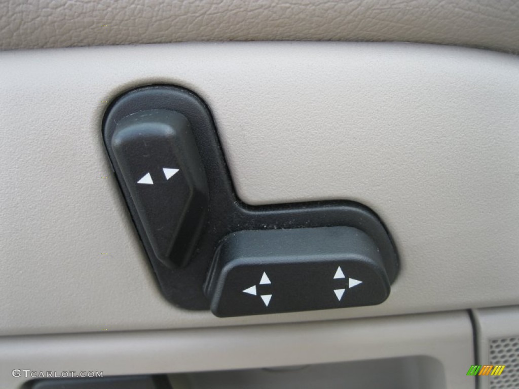 2008 Ford Crown Victoria LX Controls Photo #52691754