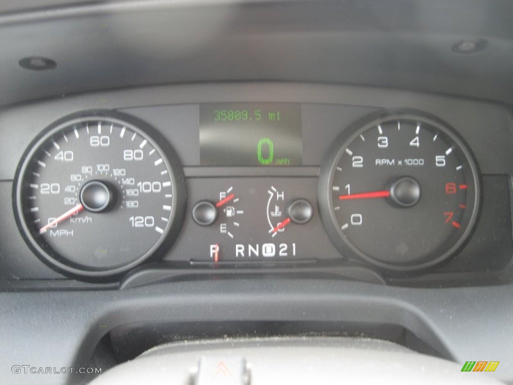 2008 Ford Crown Victoria LX Gauges Photo #52691802