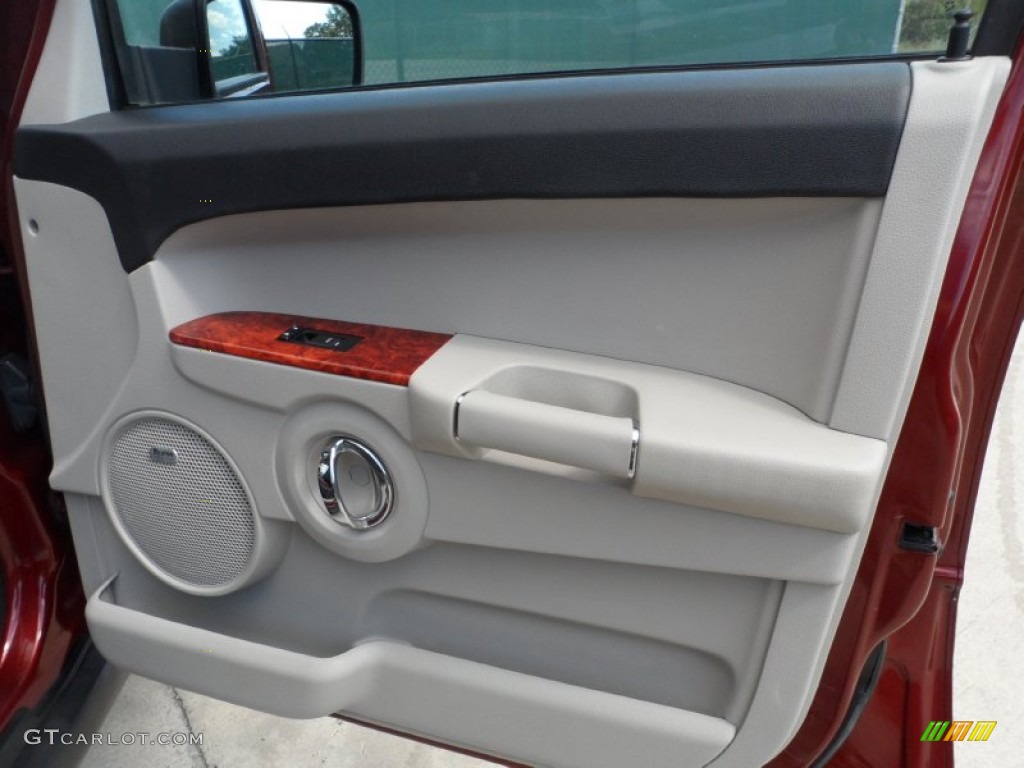 2007 Jeep Commander Limited Saddle Brown Door Panel Photo #52699380
