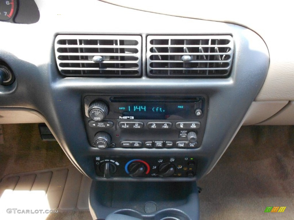 2004 Chevrolet Cavalier LS Coupe Controls Photos
