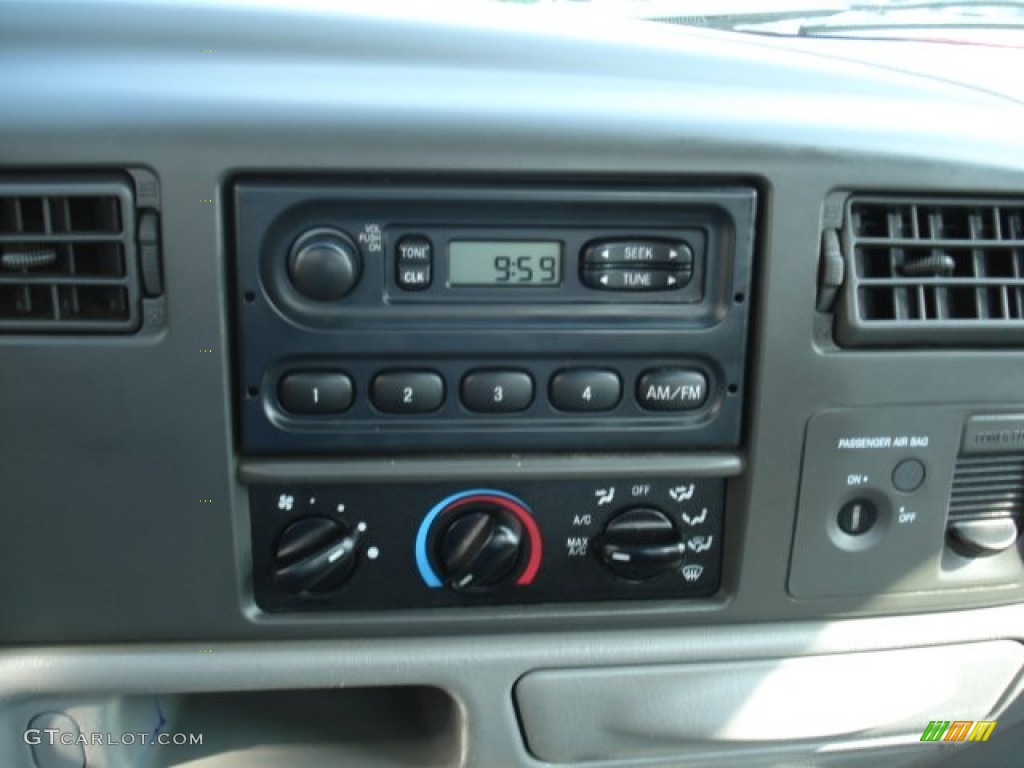 2003 Ford F250 Super Duty XL Regular Cab 4x4 Controls Photos