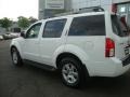 2008 Avalanche White Nissan Pathfinder SE 4x4  photo #4