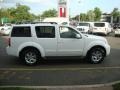 Avalanche White - Pathfinder SE 4x4 Photo No. 9