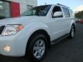 2008 Avalanche White Nissan Pathfinder SE 4x4  photo #2