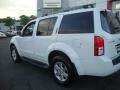 2008 Avalanche White Nissan Pathfinder SE 4x4  photo #4