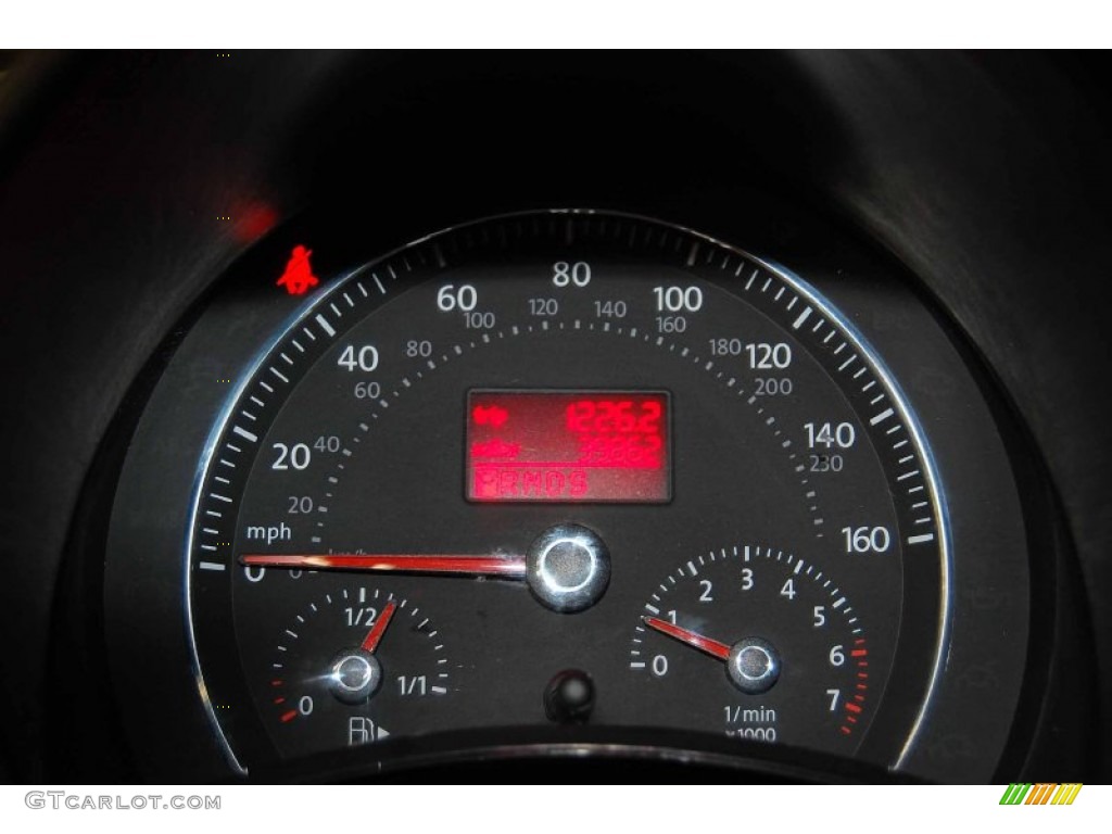 2007 Volkswagen New Beetle 2.5 Coupe Gauges Photo #52714542
