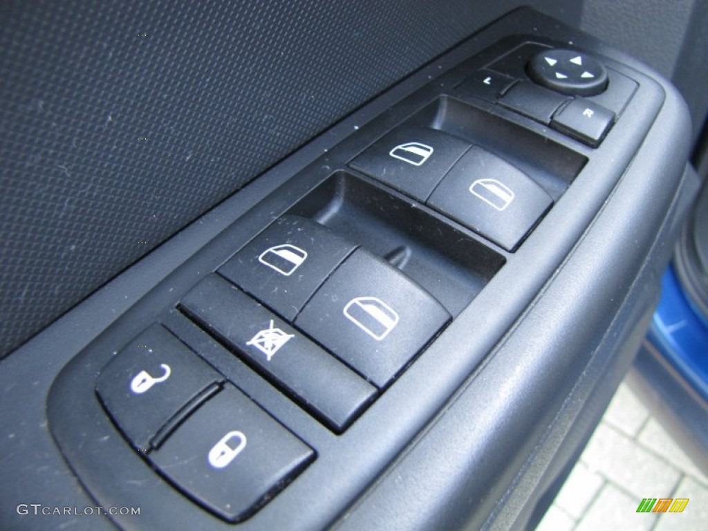 2009 Dodge Nitro SE Controls Photo #52717611