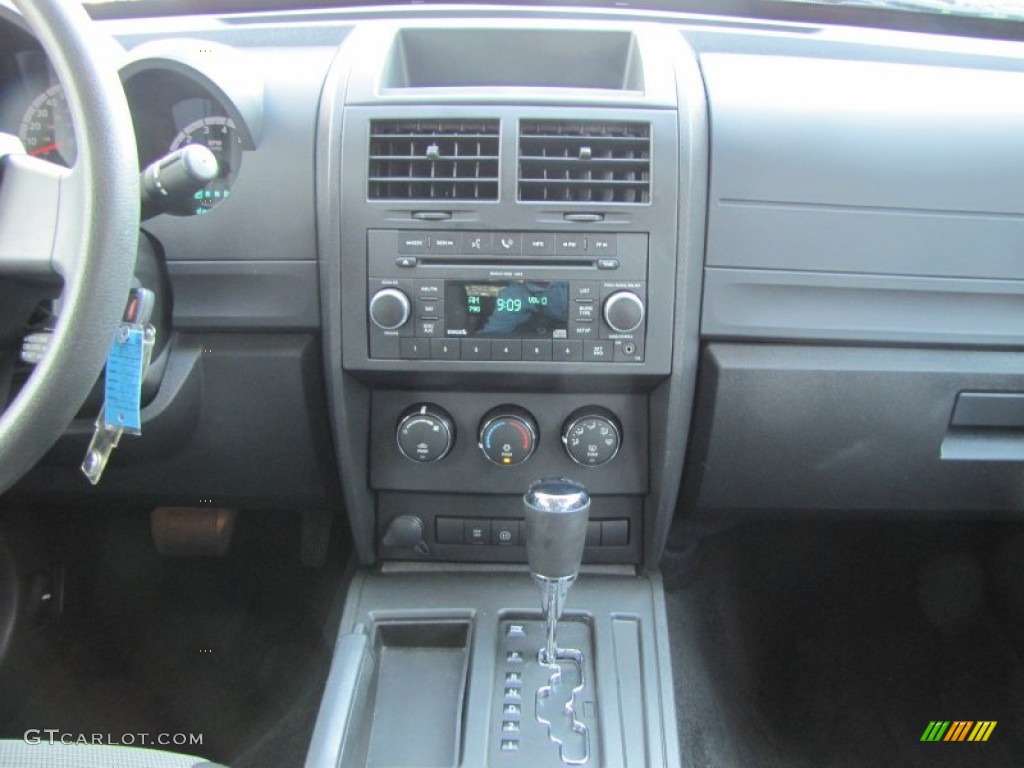 2009 Dodge Nitro SE Controls Photo #52717740
