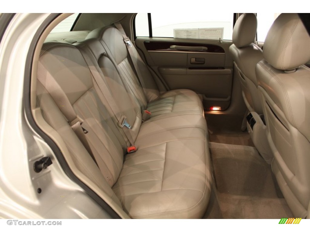 Dark Stone/Medium Light Stone Interior 2003 Lincoln Town Car Executive Photo #52718580