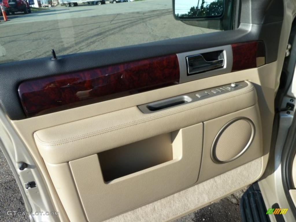 2006 Navigator Luxury 4x4 - Light French Silk Metallic / Camel photo #15