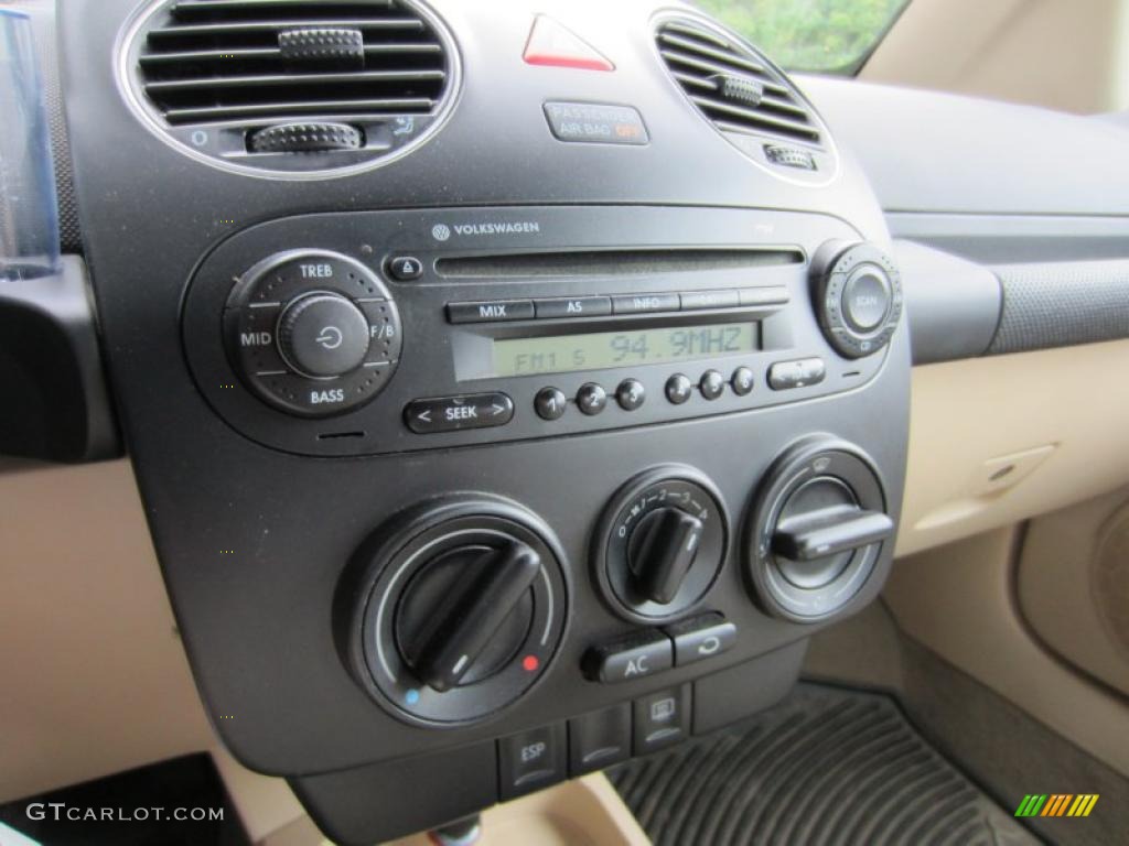2008 Volkswagen New Beetle S Convertible Controls Photo #52728076
