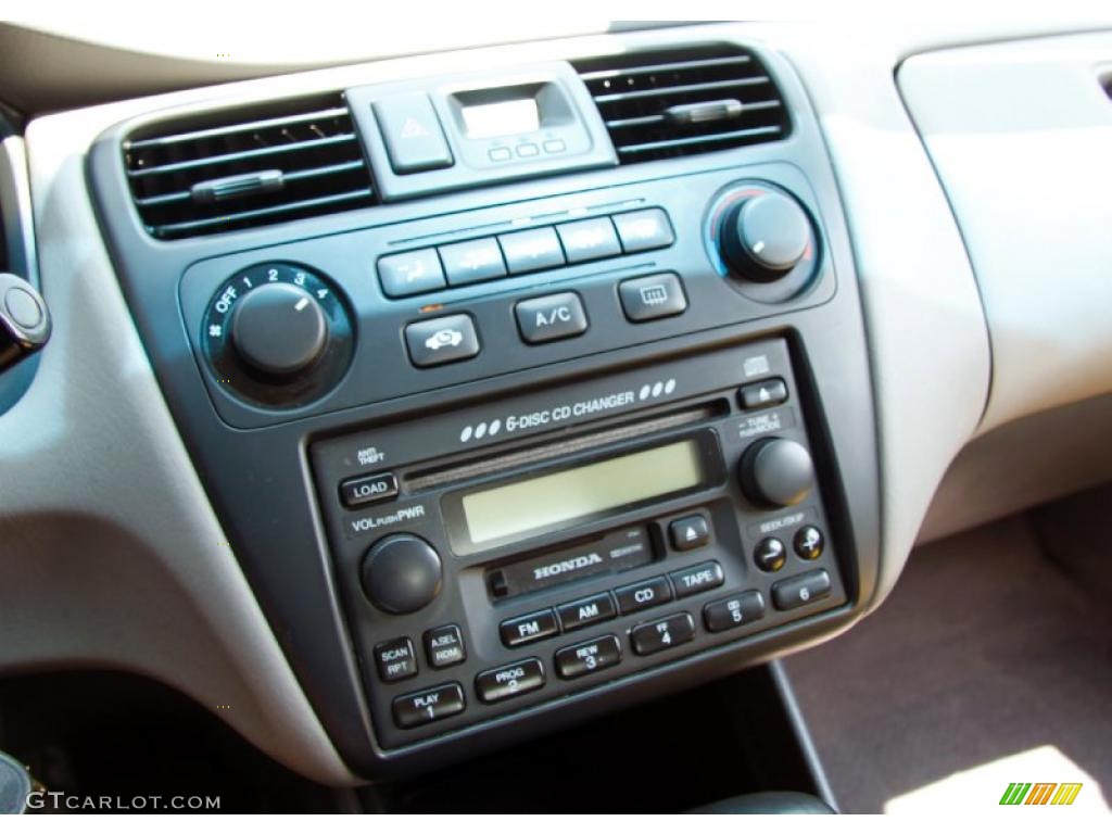 2001 Honda Accord EX Sedan Audio System Photo #52730424