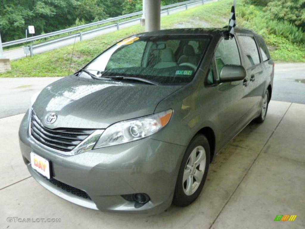 2011 Sienna LE - Cypress Green Pearl / Light Gray photo #5