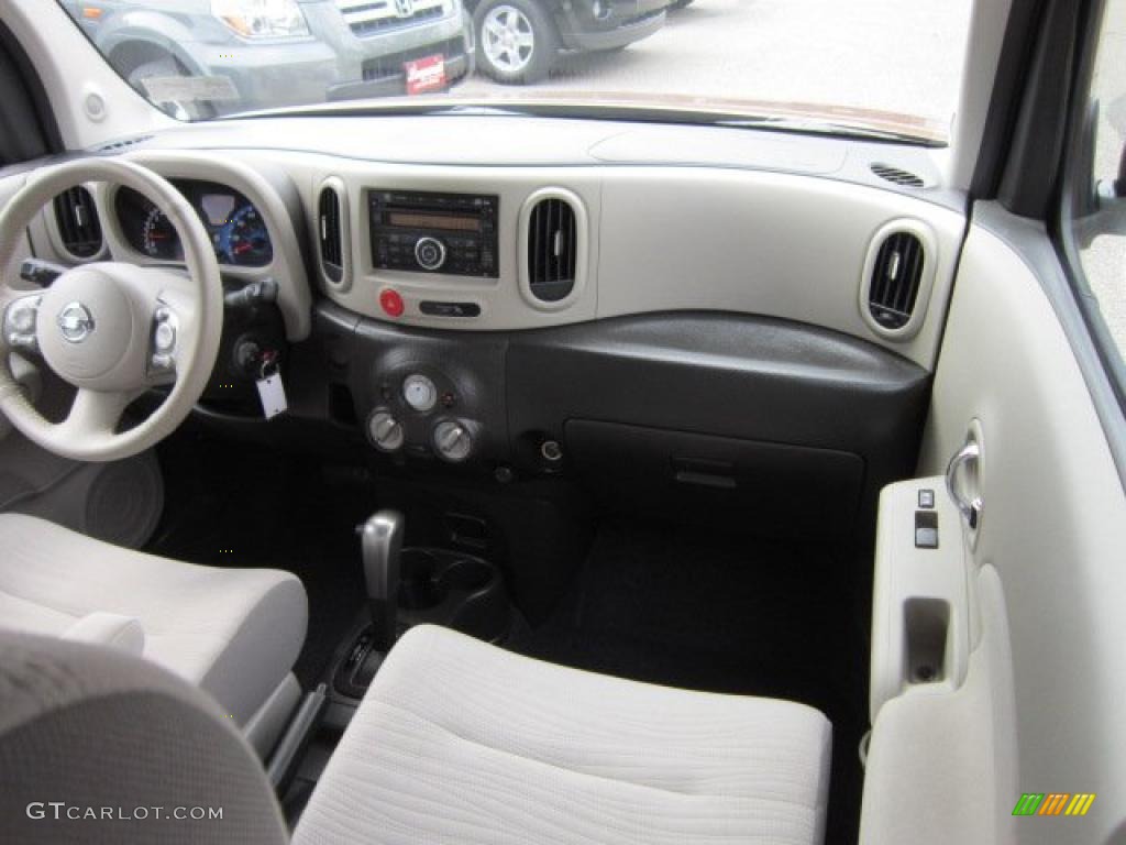 Light Gray Interior 2011 Nissan Cube 1.8 S Photo #52731792