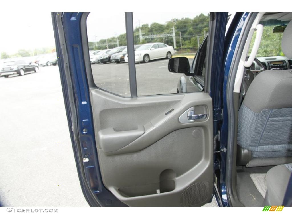 2008 Frontier SE Crew Cab 4x4 - Majestic Blue / Graphite photo #16