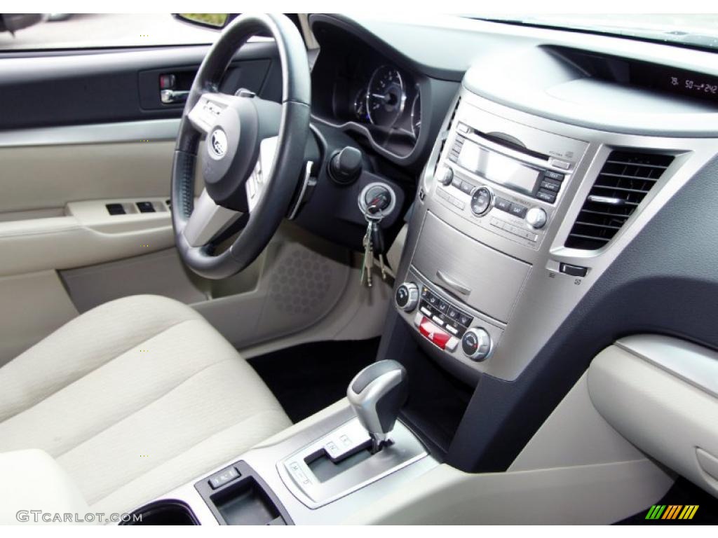 Warm Ivory Interior 2010 Subaru Outback 2.5i Premium Wagon Photo #52733544