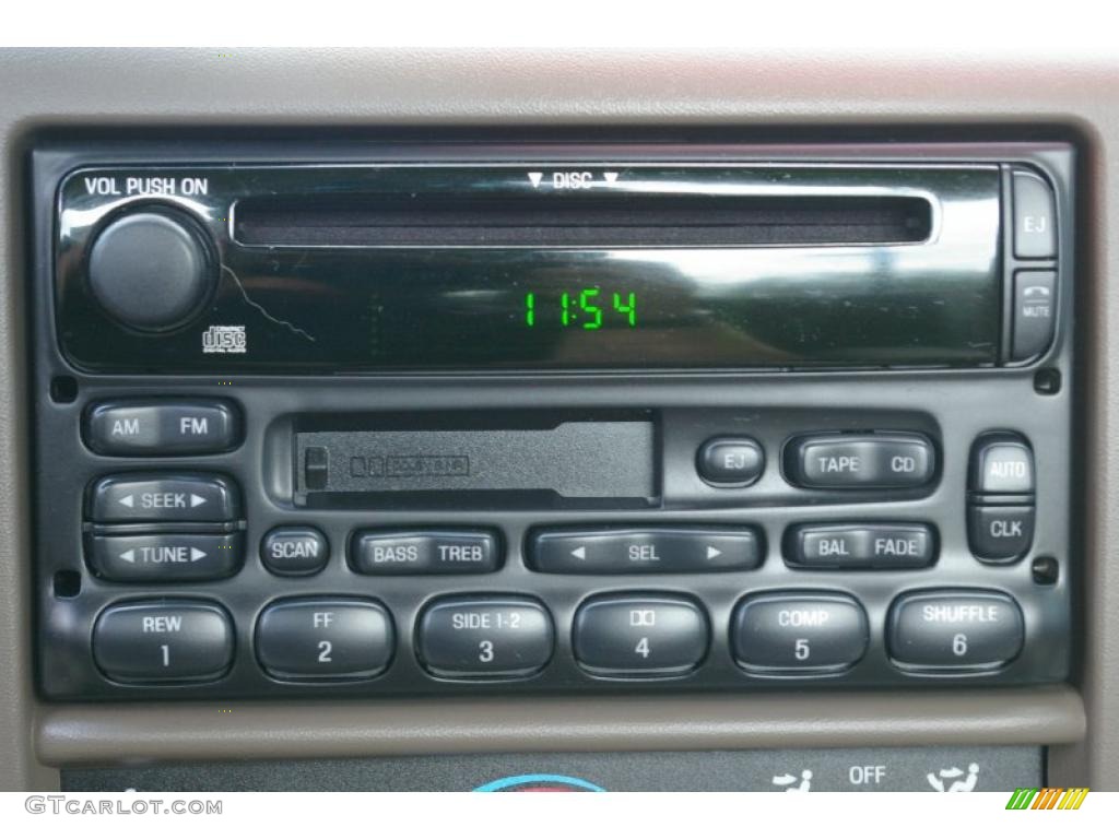 2003 Ford F350 Super Duty XLT Regular Cab 4x4 Audio System Photo #52735792