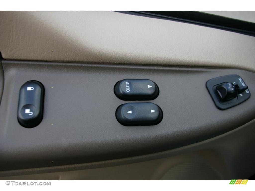 2003 Ford F350 Super Duty XLT Regular Cab 4x4 Controls Photo #52735888
