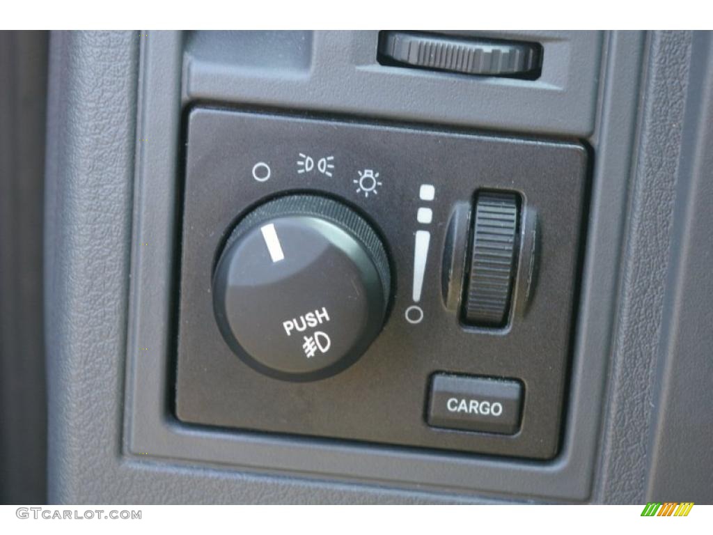 2006 Dodge Dakota SLT Quad Cab 4x4 Controls Photo #52736448