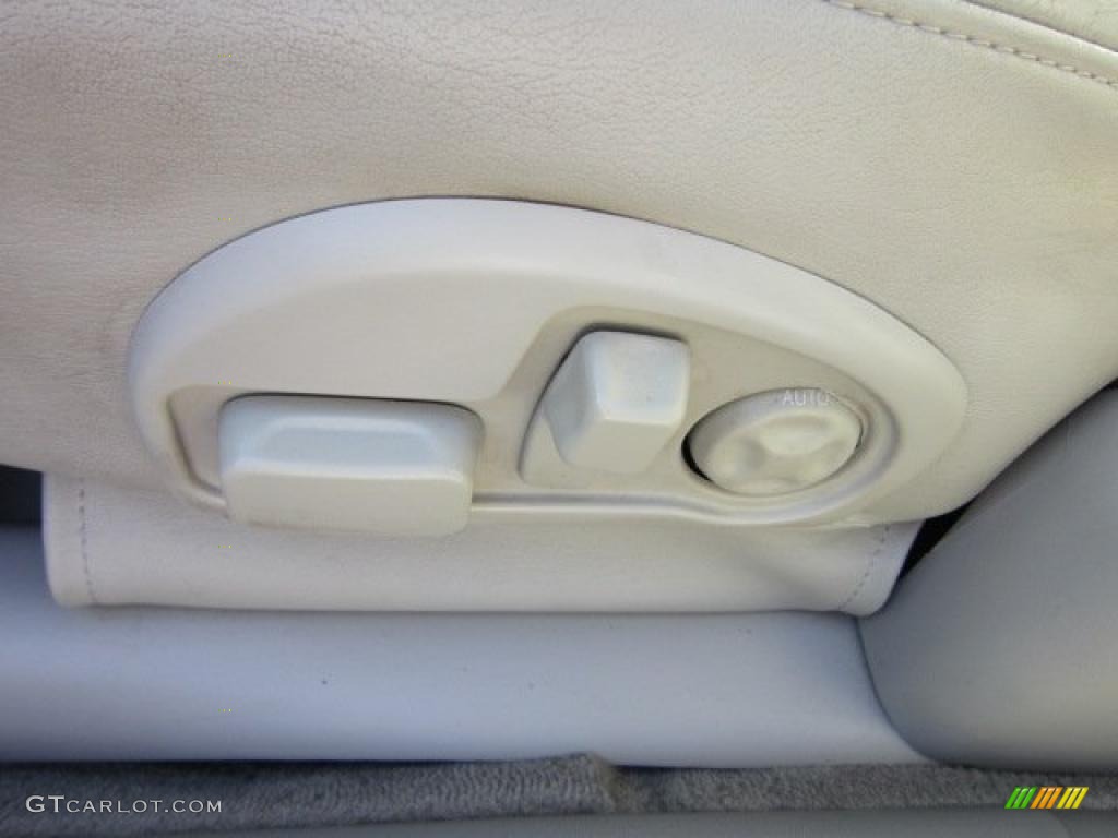 2003 Cadillac DeVille DHS Controls Photo #52736674