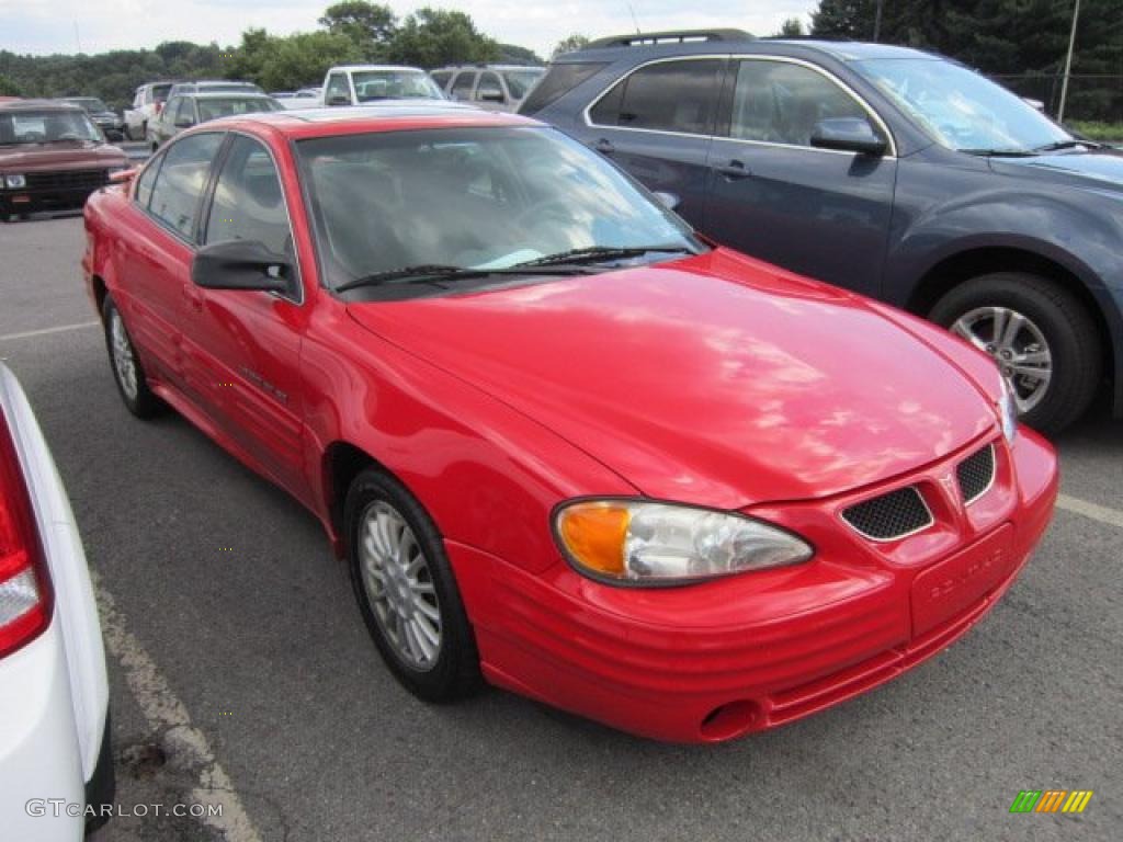 2000 Grand Am SE Sedan - Bright Red / Dark Pewter photo #1